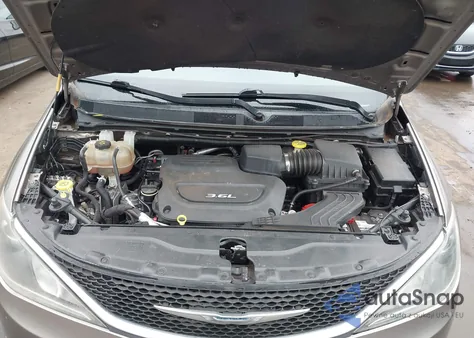 2017 Chrysler Pacifica Touring-L z USA, uszkodzony, nr VIN 2C4RC1BG9HR592045